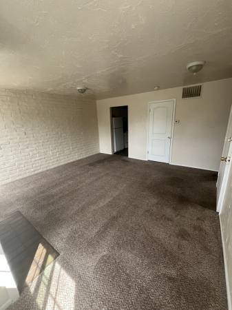 $1,195 / 2br - 900ft2 - Sugarhouse Large 2 bedroom (salt lake city)63674209130241122