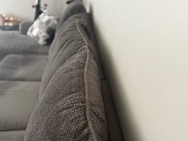 Sofá seccional gris - $700 (Saint Charles)62960752279297124