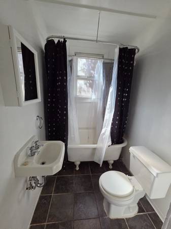 $1,750 1816 Carleton St. Central Berkeley.Close to Bart/UCB. Cat OK. Garden (berkeley)63824145384451124