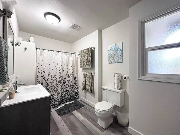 $1,200 / 3br - Welcome to your new and beautifull  house in Portland! (2131 NE Saratoga St, Portland, OR)63999316008194123