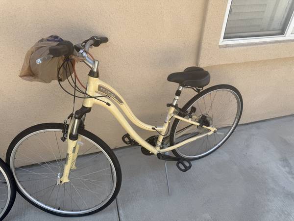 Schwinn Cream Beach Cruiser - Women's 1