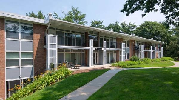 $3,155 / 3br - 1210ft2 - Washer and dryer, Private storage, MBTA Commuter rail stop on-premises (Norwood)63856447443329123