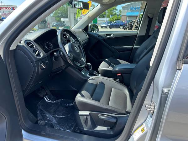 2017 Volkswagen Tiguan S AWD ** 113,967 Millas ** - $8,995 (Peabody)63623687156481124