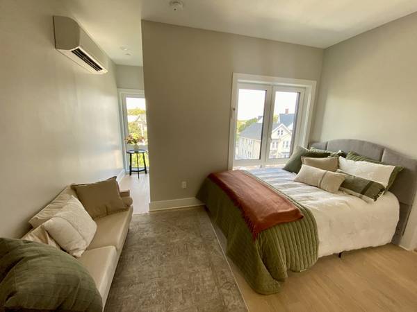 $2,300 Broadway Studio new Building Laundry In Unit (Davis Square)63690775485953122