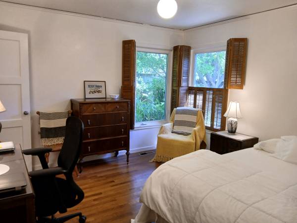 $1,350 / 1br - 144ft2 - Peaceful Corner Room in Quiet House (BILLS INCLUDED~!) (san rafael)63888989590659120