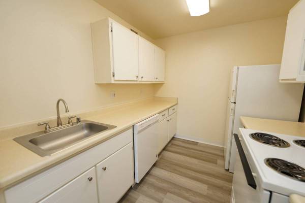 $1,000 / 1br - Walnut Grove Senior Apartments (Vacaville)64044026548355120
