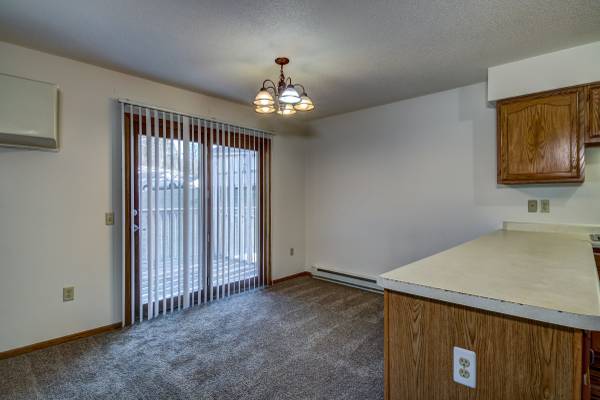 $995 / 3br - 1125ft2 - 🏡 3BR / 2BA Townhouse w/ 2-Car Garage – Menomonie WI | $995/mo | Pet (Menomonie, WI)63845959902849123