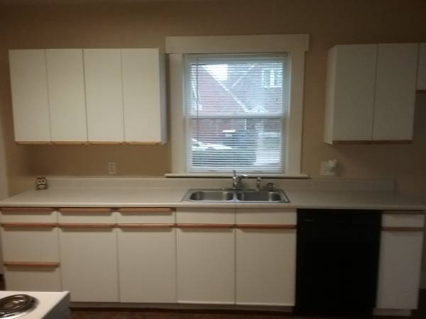 2 bed, 1 bath 1/2 a double 1