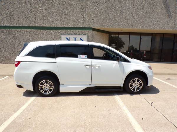 Furgoneta Honda Odyssey EX-L con rampa eléctrica para silla de ruedas, 59 mil millas, $38.900 (Irving, TX)63439000660737121