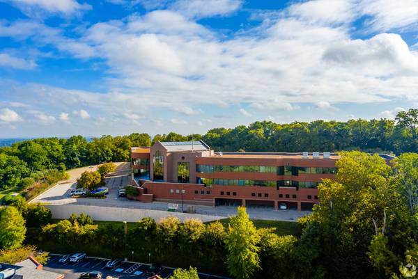 $950 / 102ft2 - Boost Your Business with Private Office Space | Prime Brentwood Office (Brentwood)63924810266243122