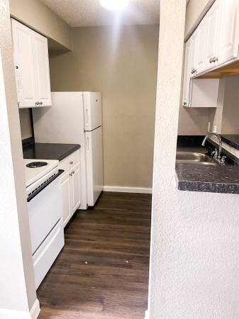 $915 / 2br - 1000ft2 - 2 bdrm 2 baths apts near 55th and S. Lewis (Tulsa)63806193756547121