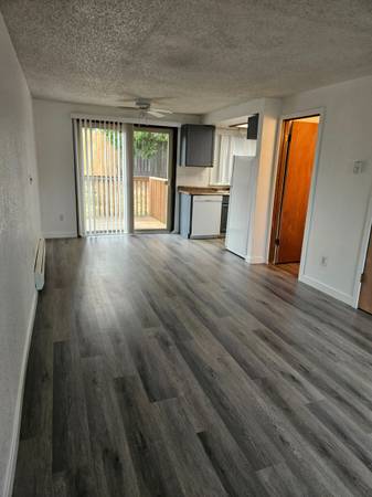 $1,975 / 2br - Quiet Mukilteo Townhome End Unit (Mukilteo)63948083545859123