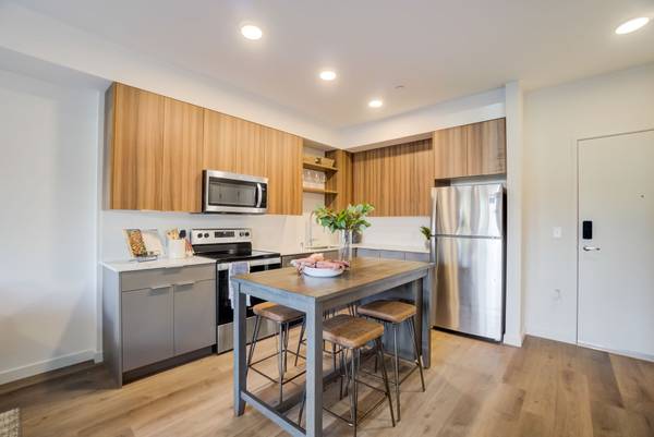 $2,399 / 2br - Private Balcony or Patio, Online Payments Available (Downtown Burien)63838111821059122