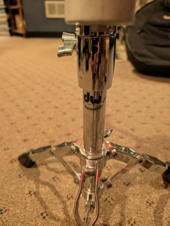 DW 5000 Snare Drum Stand 1