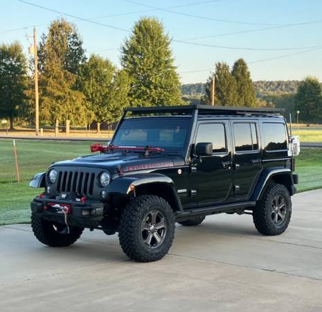 Jeep JKU roof rack, and camp table 1