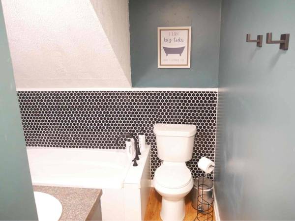 $2800.00 / 2br - 1640ft2 - Bella - Stylish Modern Retreat in Garfield Heights63907493930626124