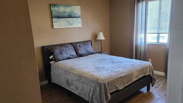 $1,450 / 2br - 950ft2 - 2 BR-1 BA - CONDO AMUEBLADO - GARAJE - lavadora/secadora en unidad - autobús ucsd (La Jolla Colony)63775411473537121