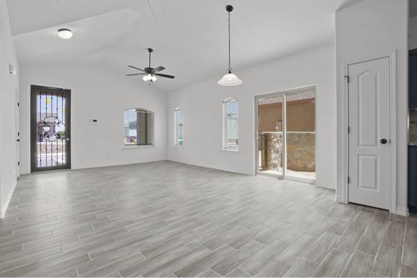 $1900.00 / 4br - 1514ft2 - Stunning Single Unit Home in El Paso | $1900/mo | Available 10/13/202563971417253891124
