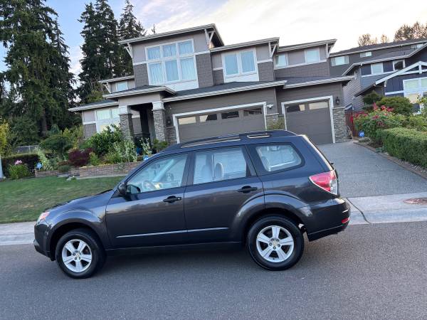 2011 Subaru Forrester funciona excelente - $4,250 (Lynwood)63654706409347121