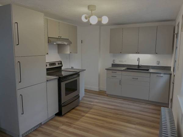 Modern Kitchen 2br 1bath 816sft Apartment 1
