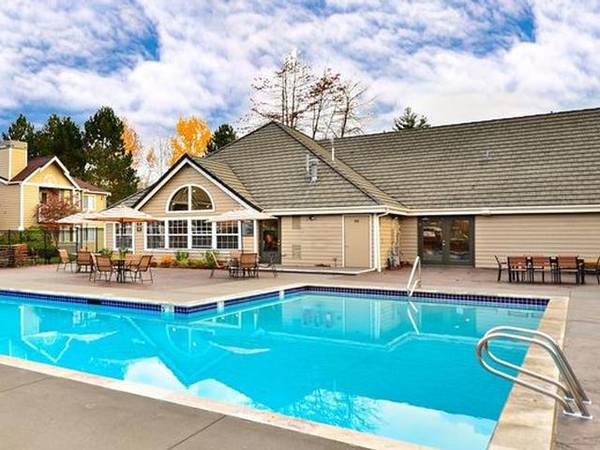 $2,796 / 3br - 1230ft2 - Spacious 3 Bedroom w/ Large Patio! 2 HEATED POOLS! (Mukilteo - Harbour Pointe)63929301702275120