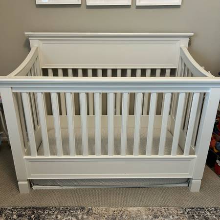 Pottery Barn Larkin 4-in-1 Convertible Crib 1