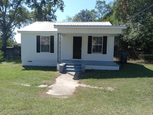 $900.00 / 2br - 832ft2 - 202 Yancey Street64050653433858120