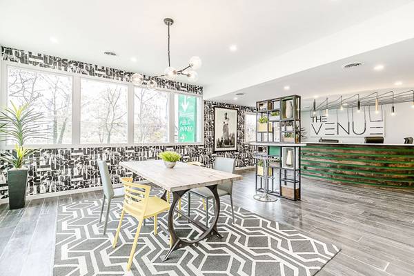 $1,745 / 2br - 1020ft2 - 2 bedroom, Views, Rooftop Deck (Downtown)64013533419907123