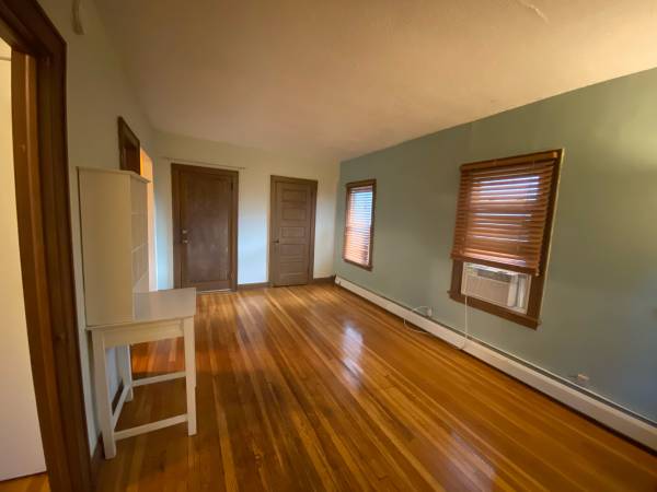 $1,150 / 1br - 450ft2 - Great 1brm, Prime location, Parking, Laundry, (Uptown)63990380726658120