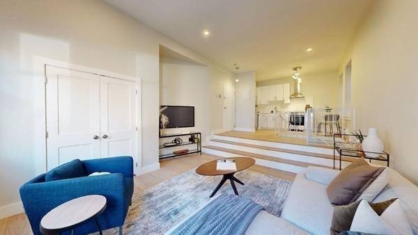 $1,900 / 1br - 1088ft2 - Modern Two-Level 1BR con techos altos + lavandería – Jeffries Point (East Boston)63875605862913124