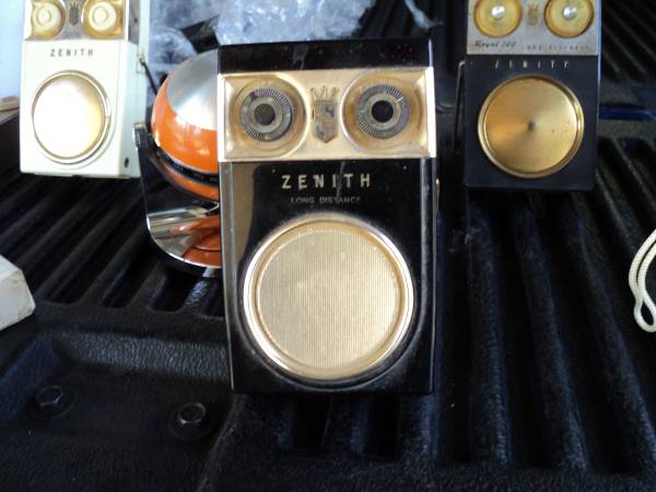 Zenith Royal 500 Black Transistor Radio Owl Eye 1