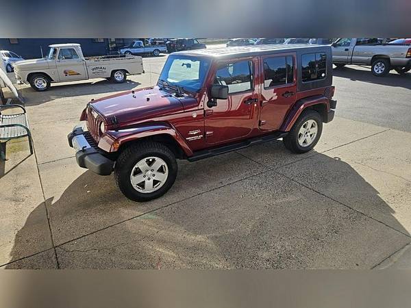 1 2010 JEEP WRANGLER UNLIMI SAHARA 1