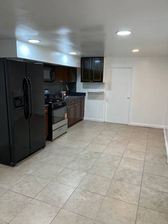 $1,250 Studio Apt In Great Area (Heartland Village)63689556932739121
