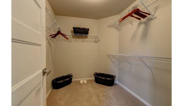 $1,200 / 1br - 280ft2 - Spacious Master Bedroom for Rent Avail now (Rose Hill, Redmond)63786825718913124