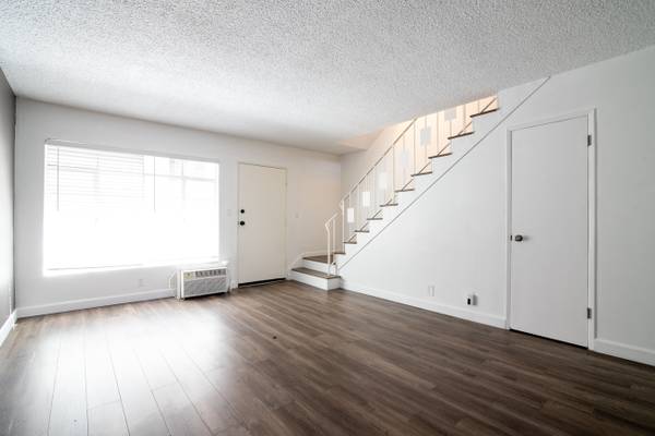 $2,495 / 2br - Hermoso adosado de dos habitaciones a pocas cuadras de The American At Brand (GlEnDaLE)63869889751811122
