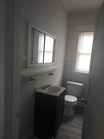 $900 / 2br - 950ft2 - 2 Habitaciones/1 Baño/Plaza de Estacionamiento Cubierta - Recientemente Renovado (New Castle)63680211849987122