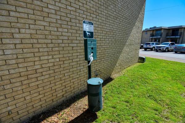 $1,060 / 1br - 728ft2 - Patio, Maintenance on site, Dishwasher (1109 N Carrier Pkwy, Grand Prairie, TX)63796578251779123