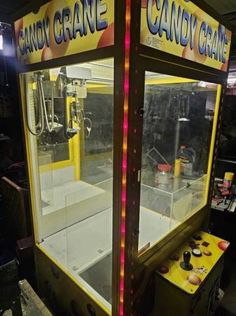 Claw machine ! Works great! - $500 (Turlock)63470291046913122