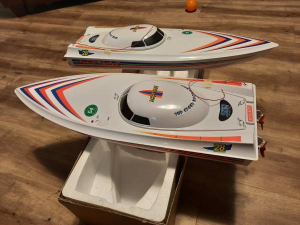 Two RC boats w/controller 1