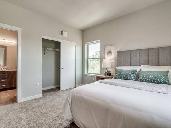 $2,306 / 3br - 1184ft2 - The Elwood with a best unbeatable location - Tour Today!63831252220417121