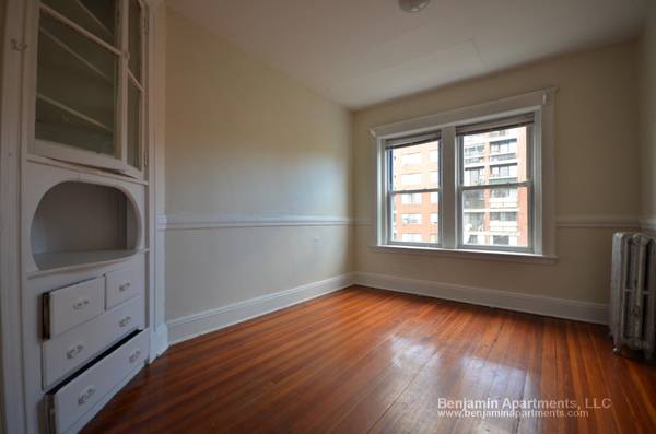 $3,495 / 4br - Brighton 3 Split unit with NO BROKER FEE. Heat HW included. (Brighton)63810039732867124