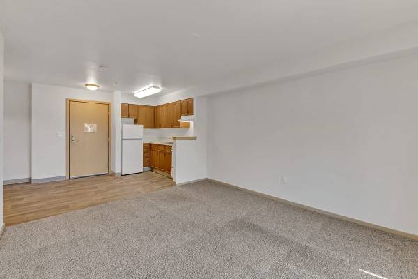 $1,473 / 1br - 600ft2 - Handrails, Tropical fish aquarium, High Ceilings (13510 SE 272nd St, Kent, WA)63814660977795121