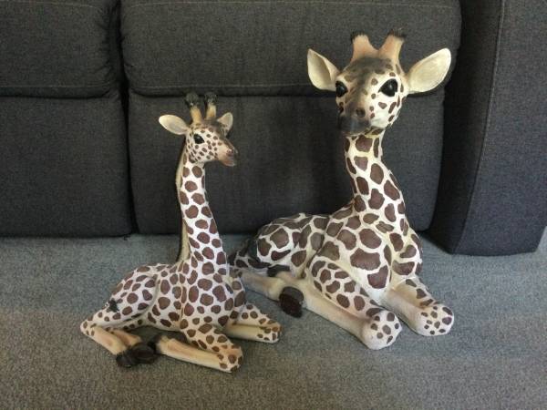 2 GIRAFFES ONE LARGE & ONE SMALL 1