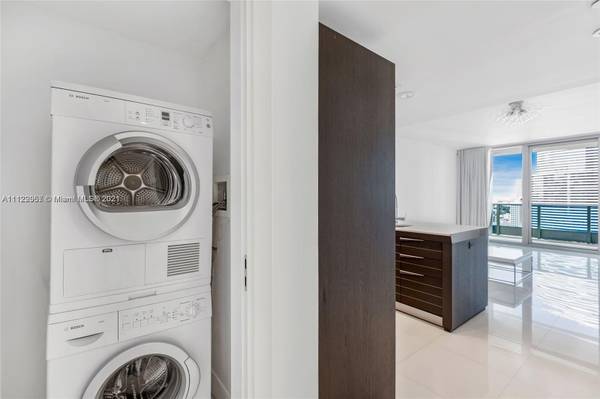 $3,750 / 1br - 800ft2 - Epic Downtown/Brickell 1 Dormitorio con Vista al Río 1.5 Baños (Brickell)63825137182211120