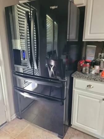 Refrigerator – Excellent Condition 1
