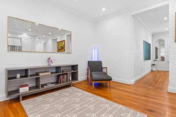 $4,450 / 2br - 960ft2 - Immaculate One of a Kind NO FEE Sunnyside Two Bedroom Apartment (Sunnyside)63854385910915121