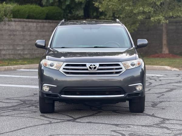 2013 Toyota Highlander SE - AWD - CARFAX LIMPIO - $13,500 (Wakefield)63470622800515121