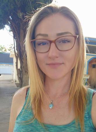 Single female seeking roommate(s)/housing exchange 1