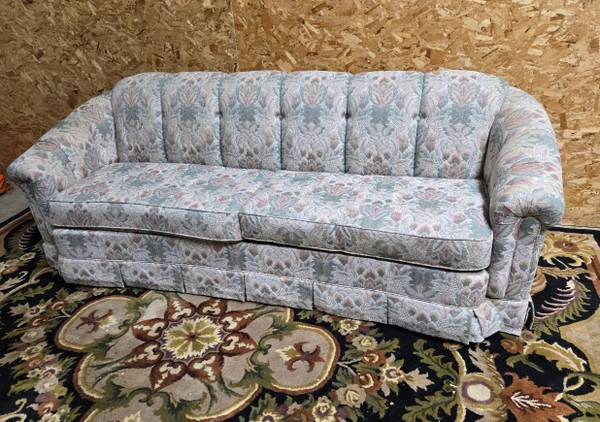 Clean Sofa/Couch - $100 (Sioux Falls)634711241496331224