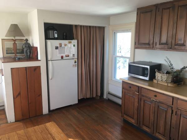 $710 / 1br - Sunny Private Room in Downtown (Northampton)64017048422018123